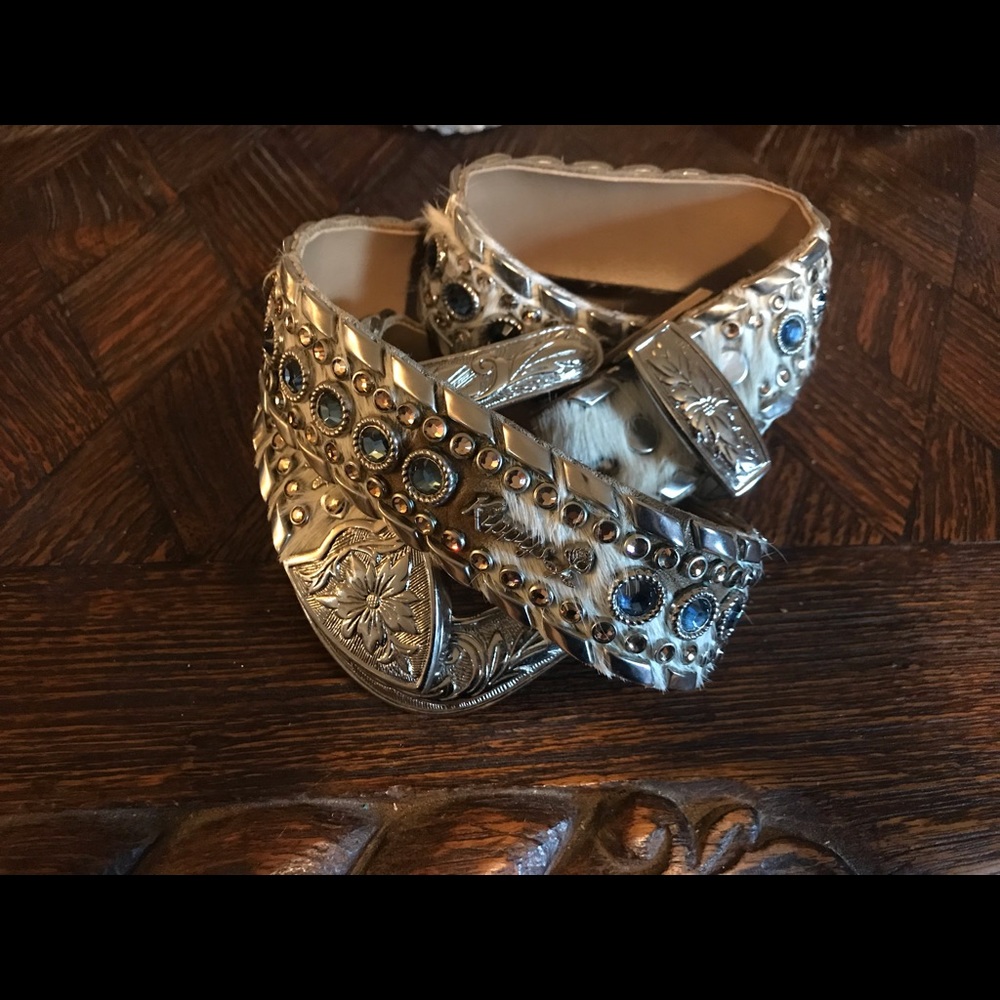 KIPPY belt size small, like NEW!
